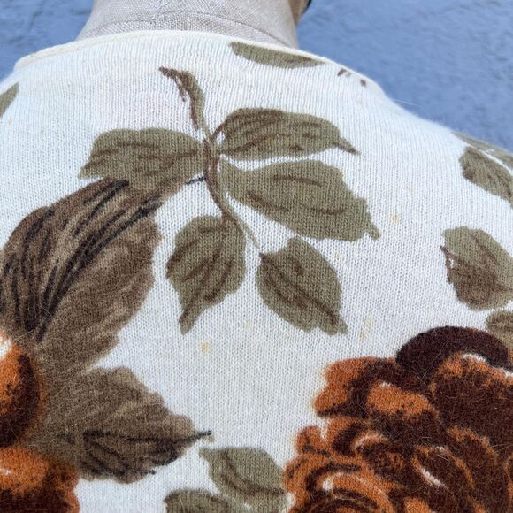 French Angora Cardigan Vintage Floral sweater in Medium - Picture 7 of 9
